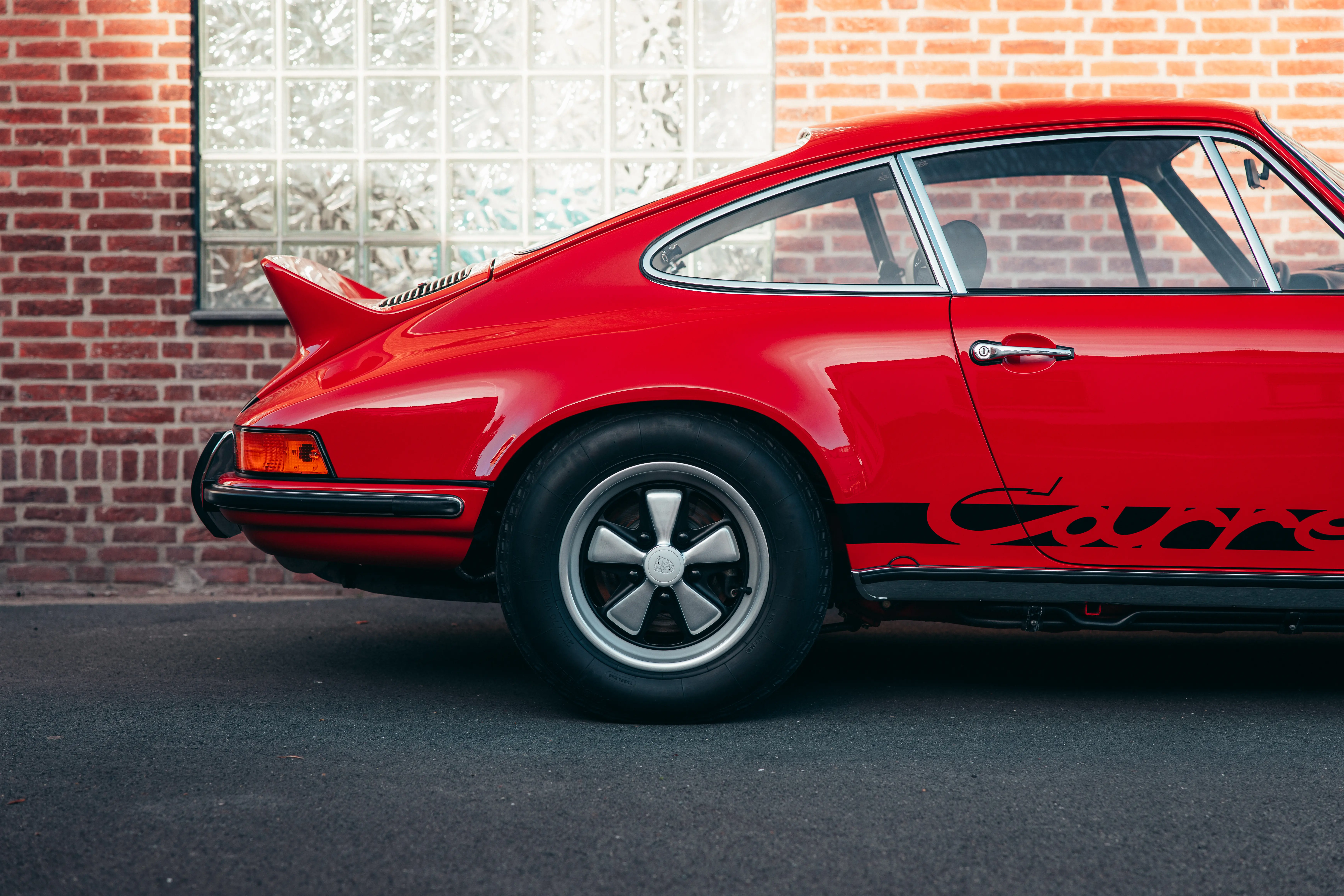 Porsche 911 Carrera 2.7 RS Touring - View 2