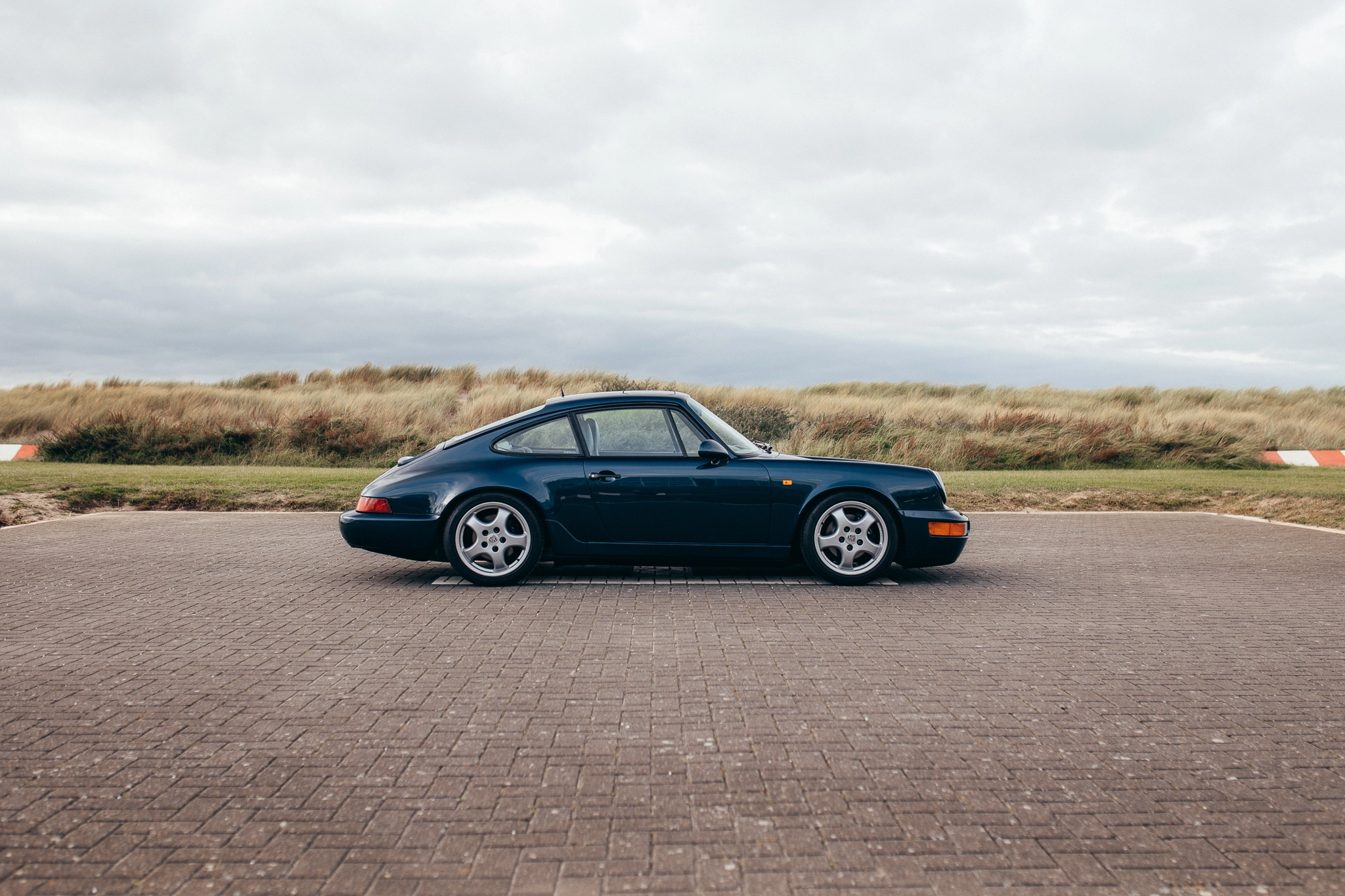 Porsche 964 Carrera 4 - View 2
