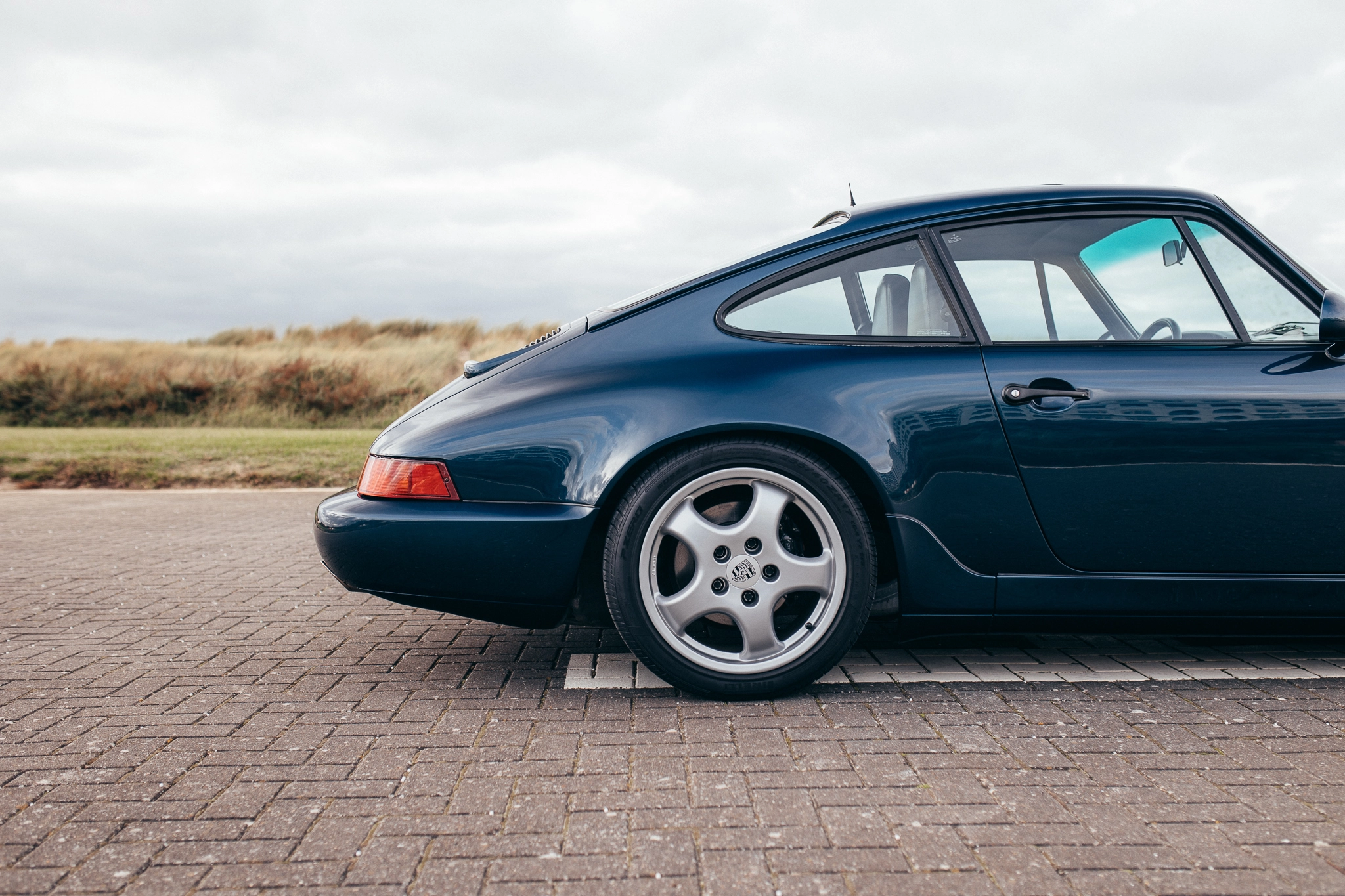 Porsche 964 Carrera 4 - View 6