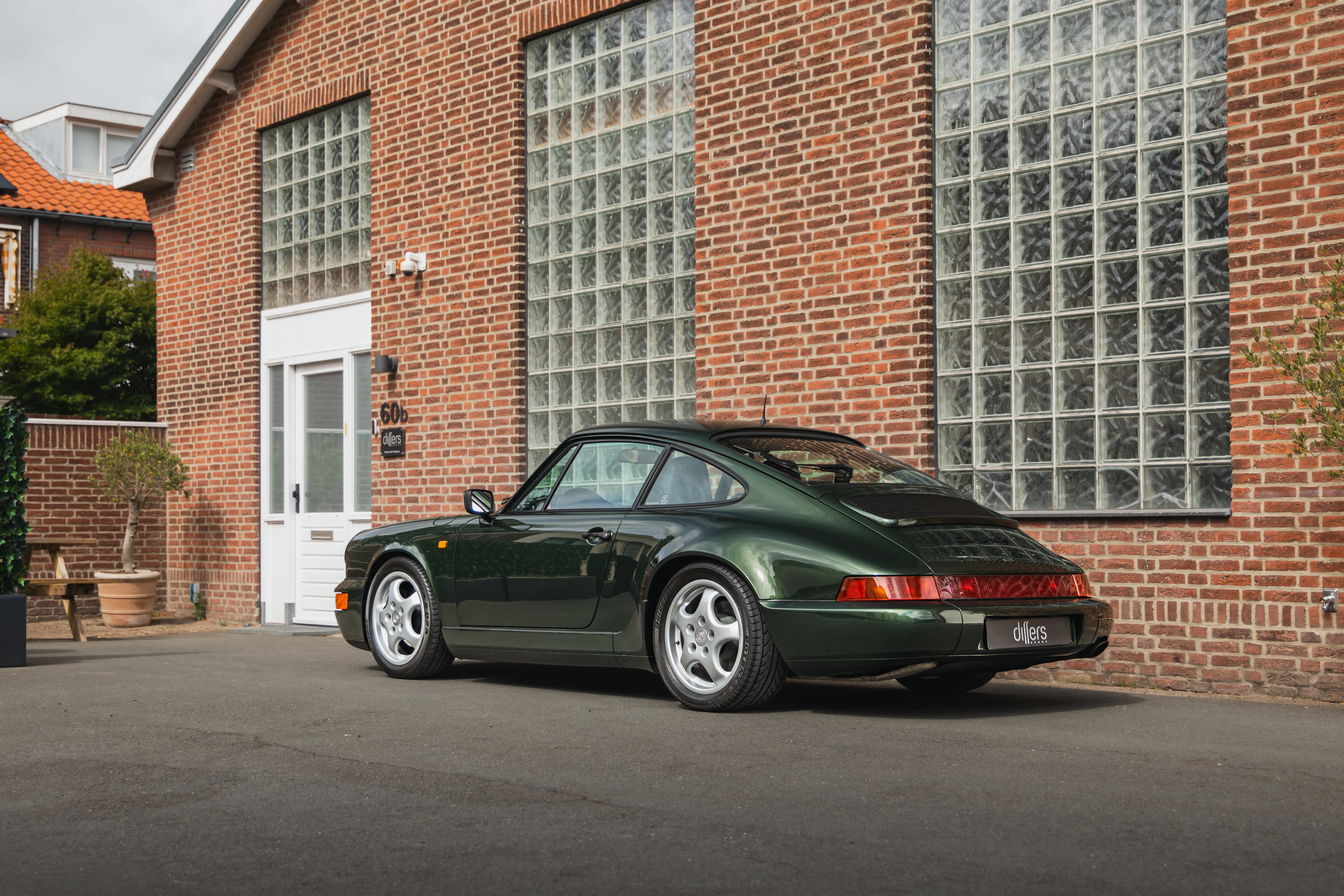 Porsche 964 Carrera 4 - View 2